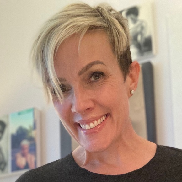 Meet your Posher, Laura - Picture 1 of 1